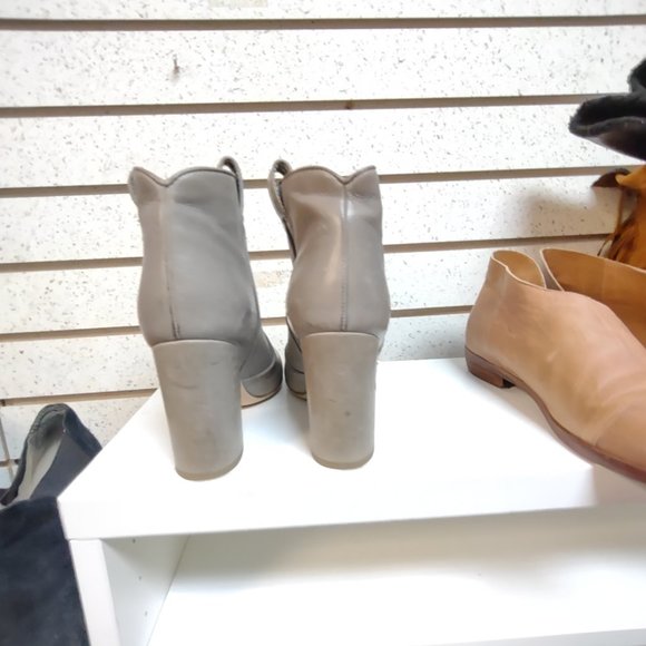 Taupe booties with chunky heels size 36 (US Equiv. 5.5) - Picture 2 of 6